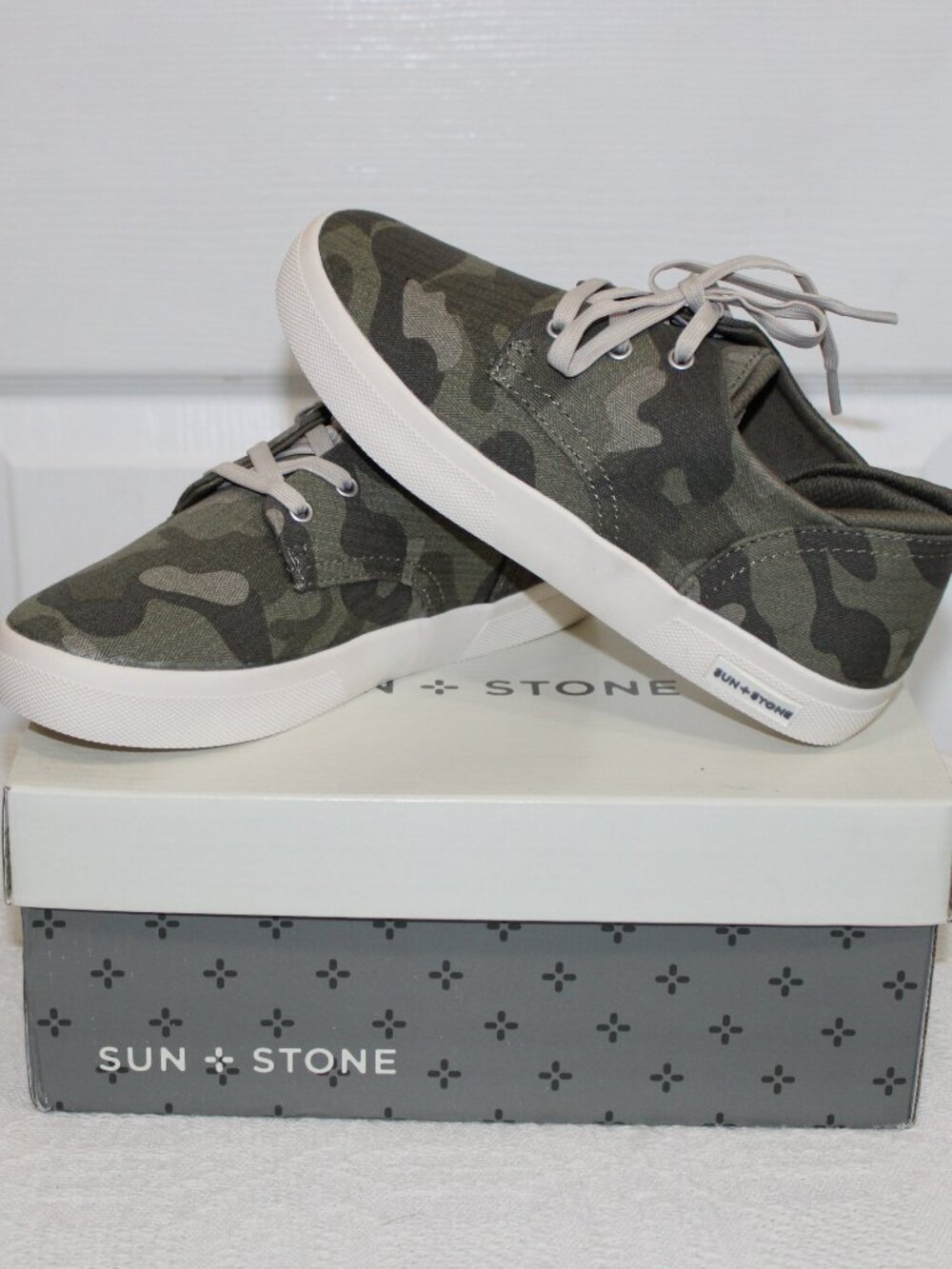 '***NEW*** Sun Stone Camo Sneakers - Little girls 2M